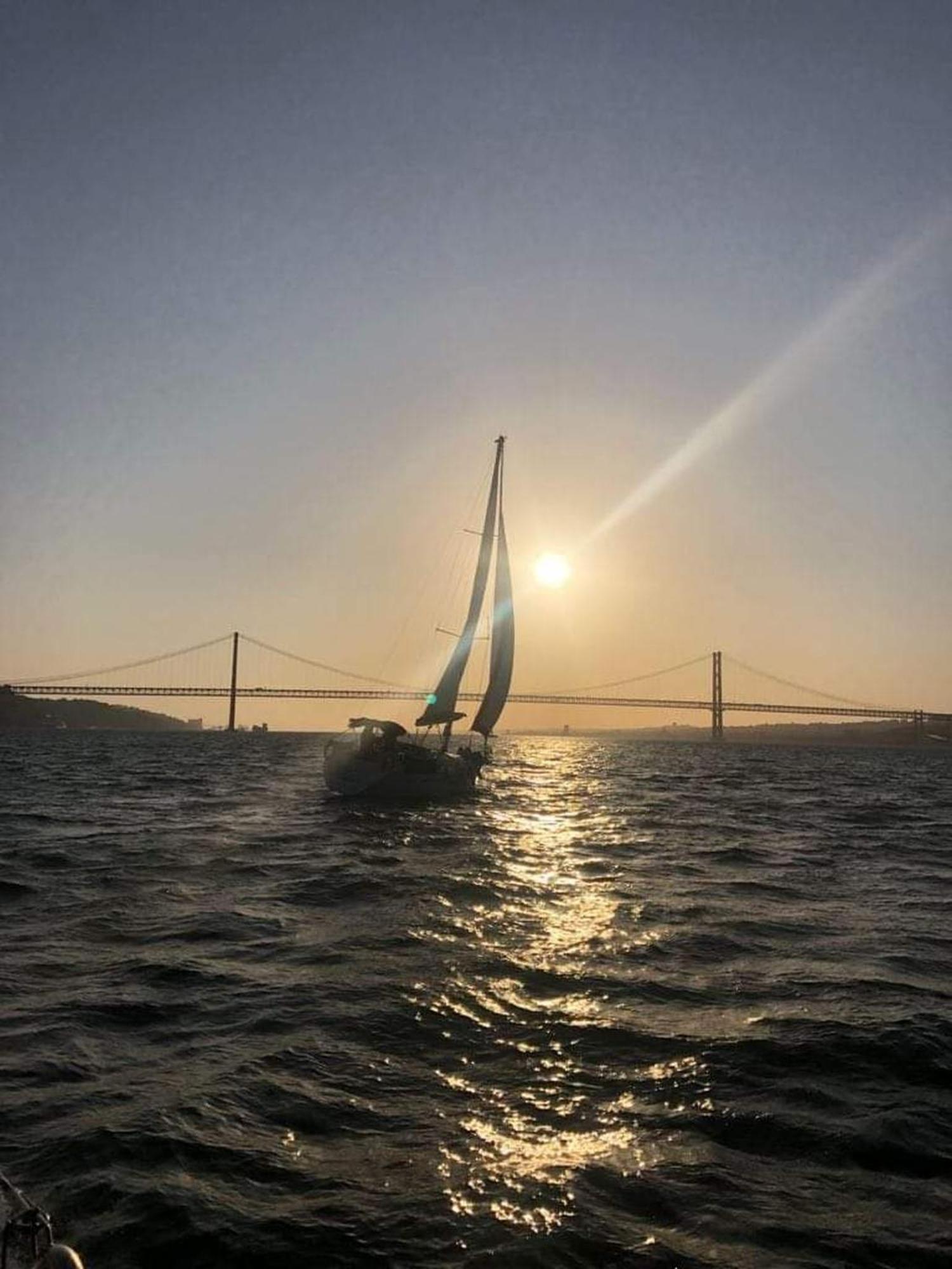 Be Local - Sleep Aboard The Santa Maria Sailing Boat In Lisbon Apartment Exterior foto
